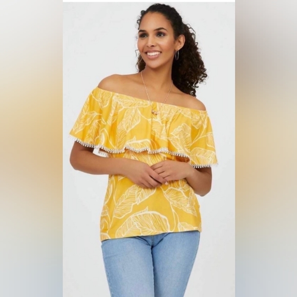 Suzy Shier Tops - NWOT Yellow Off-Shoulder Top Large